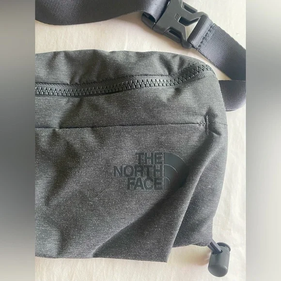 NWT THE NORTH FACE NEVER STOP LUMBAR BAG CROSSBODY WAIST FANNIE PACK GRAY - Picture 5 of 8